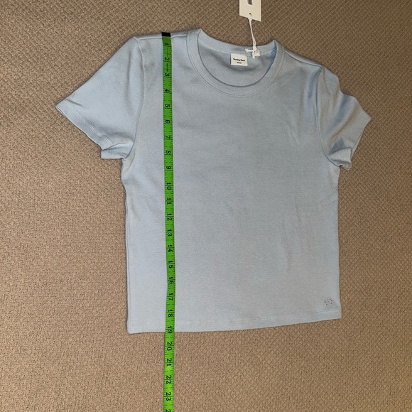 NWT Aritzia Sunday Best Little Ribbed T-Shirt Size Medium in Dew Blue - Picture 7 of 8